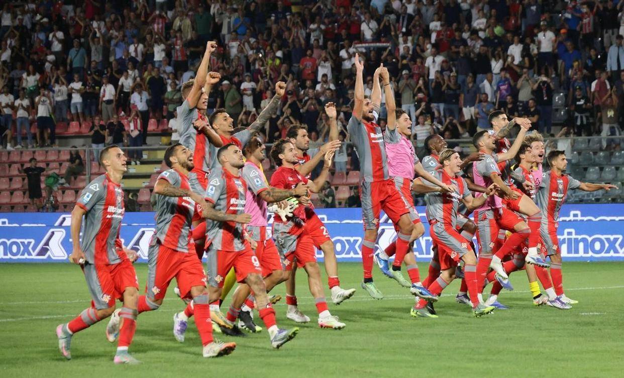 开云中国-包含国际比赛日突围战来临,洛杉矶快船围绕意甲豪取连胜,信心回归,团队化学反应显著的词条