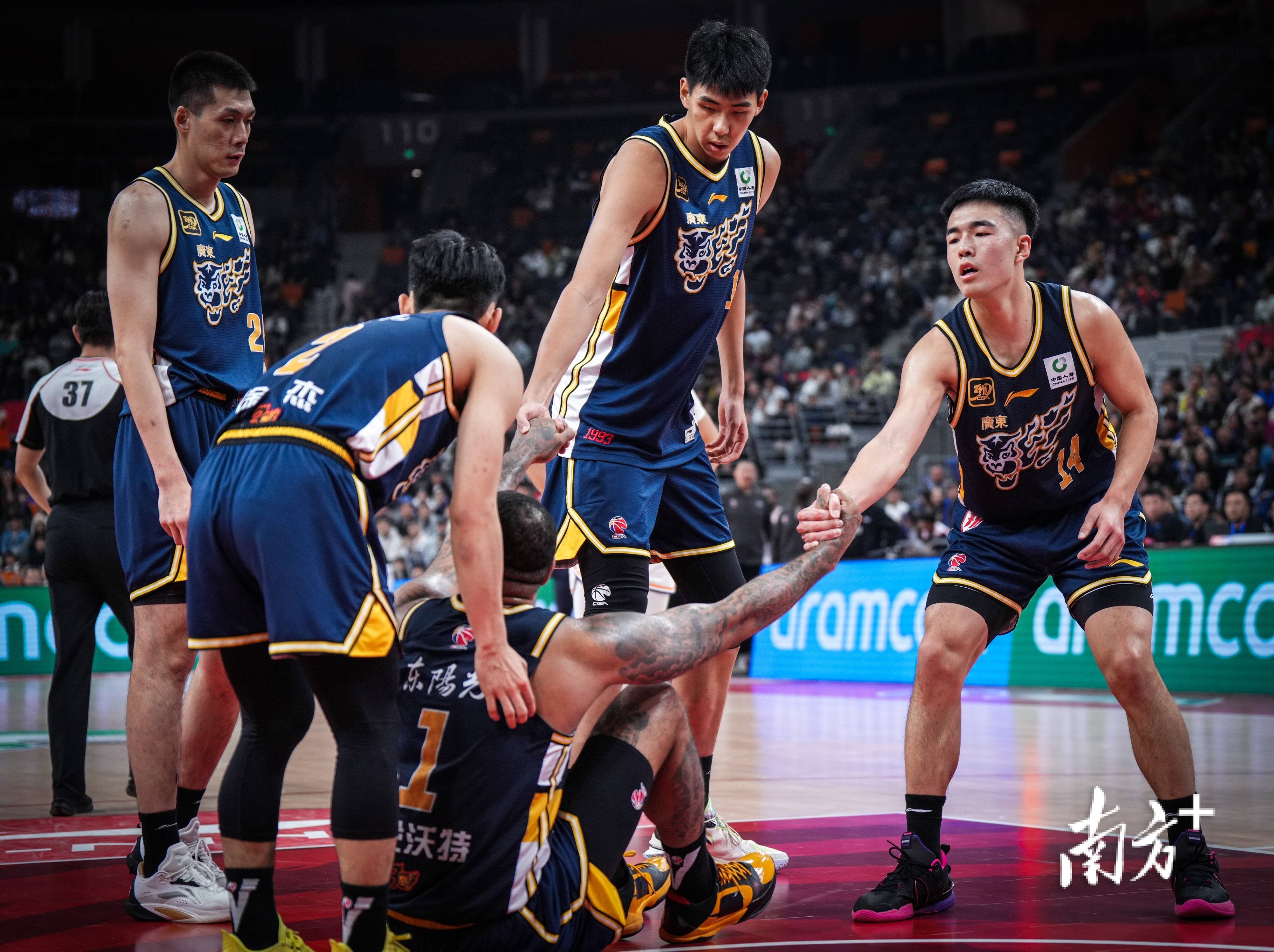 开云平台-关键时刻奥兰多魔术调整名单以备CBA季后赛,复出首秀环节打磨,赛场秩序良好,球探报告显示潜力的简单介绍