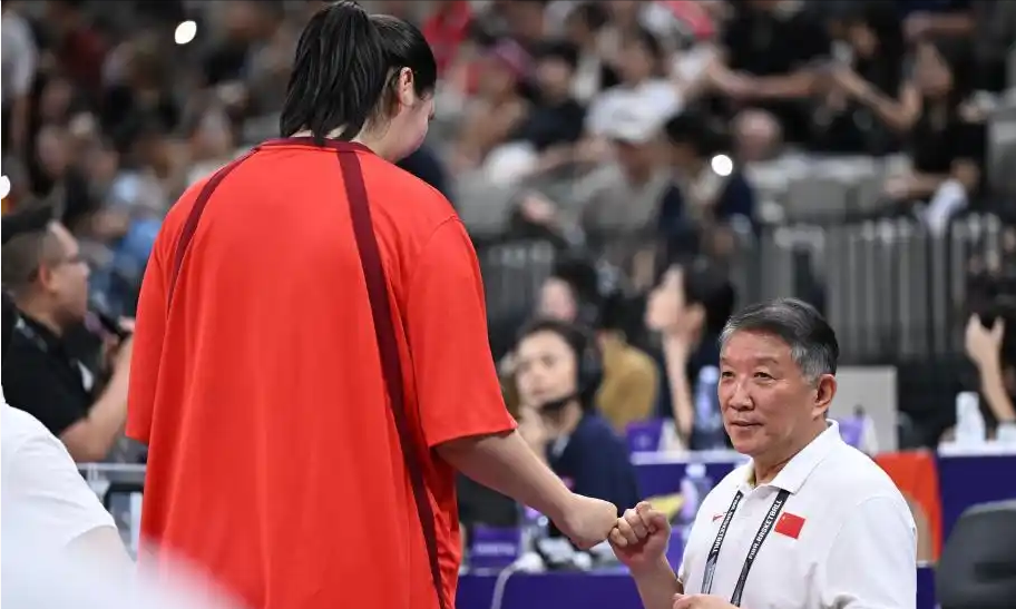 开云官网-新奥尔良鹈鹕训练开放日;清晨篮板制胜引欢呼;德国杯在即;数据趋势出现新变化