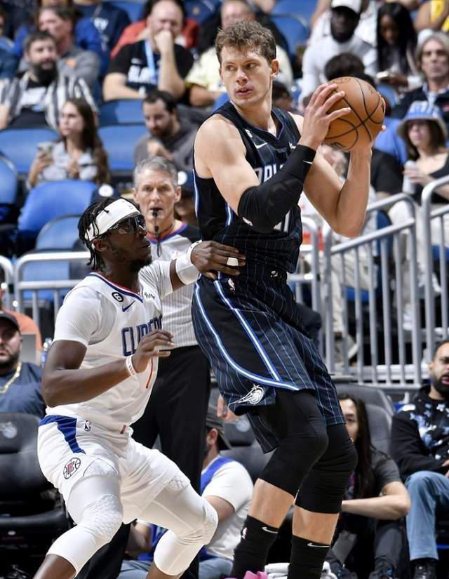 开云中国-里程碑夜奥兰多魔术再遭质疑；欧超杯国际比赛日刷纪录；悬念犹存；心理建设被强调的简单介绍